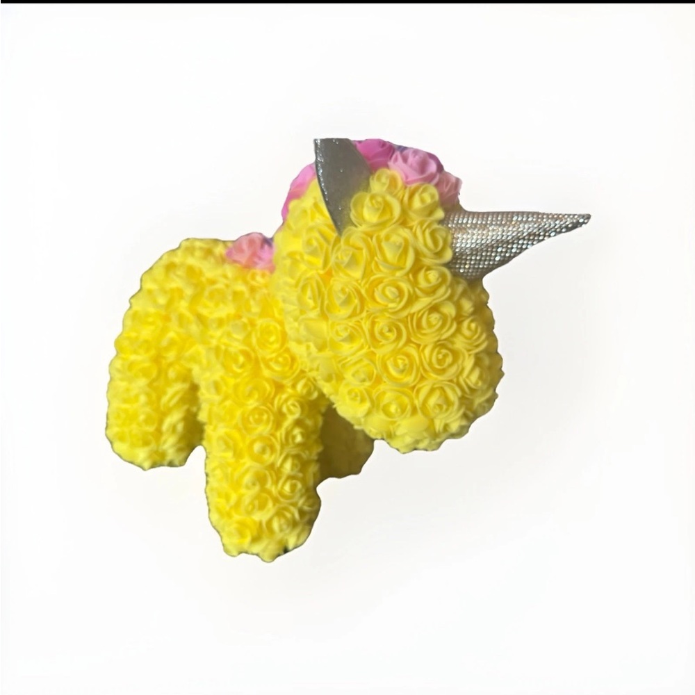 Dose of Roses Beverly of Hills
Yellow Rose Luxury
UNICORN